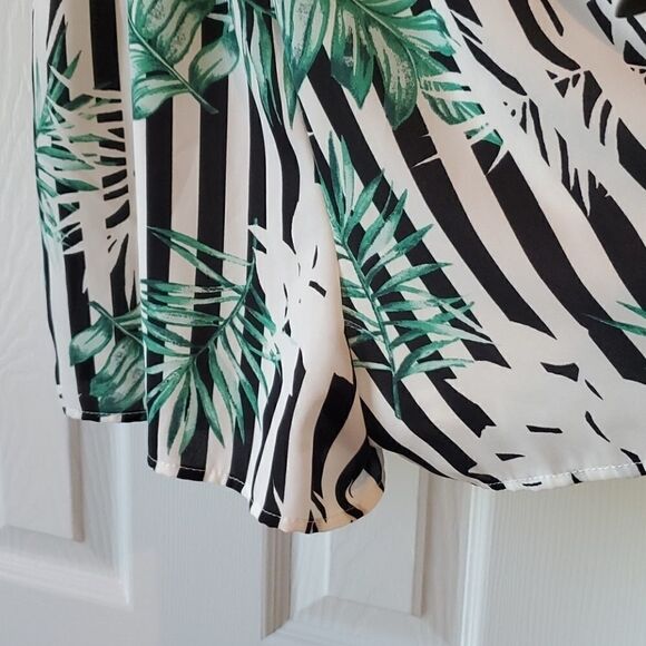 Everly Floral Leaf Palm Print Black and White Striped Surplice Shorts Romper Med - Picture 9 of 12